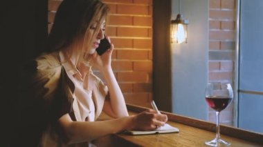 online iş perks başarılı kadın cafe telefon