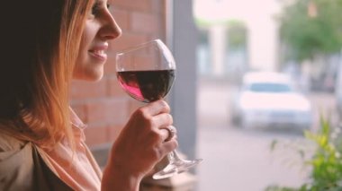 rahatlatıcı cam şarap kadın alkol kafe zevk