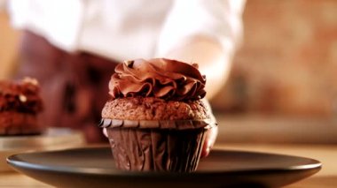 çikolata cupcake pastane krem şanti tepesi