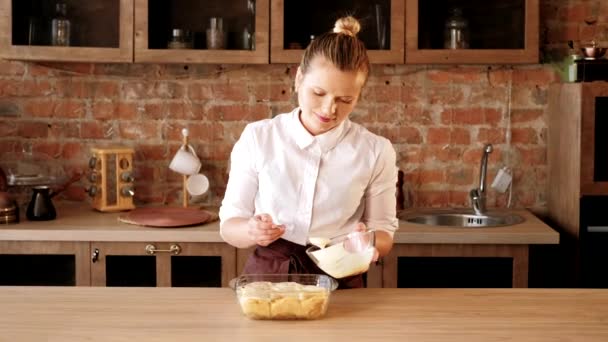 Rotoli di glassa pasticceria di affari culinari — Video Stock