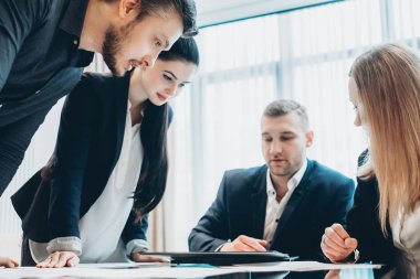 ekip brifing iş ortakları proje ofisi
