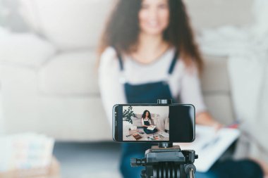online güzel sanatlar kursu ressam akıllı telefon kamera