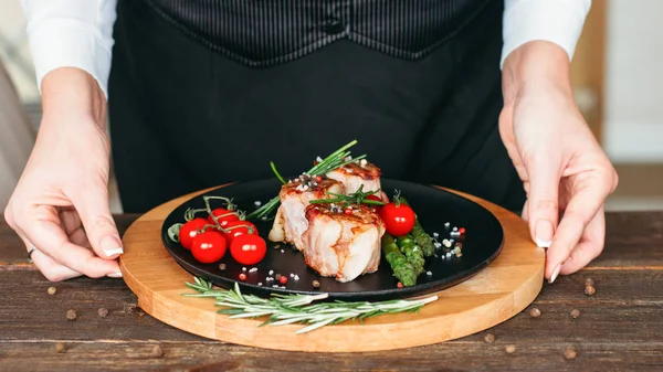 Jedzenie restauracja stylizacja posiłek serwująca mięso — Zdjęcie stockowe