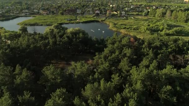 Пригород элитного микрорайона озёрный лес — стоковое видео