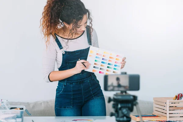 Aparat fotograficzny online sztuka kurs Pani kolor próbka — Zdjęcie stockowe