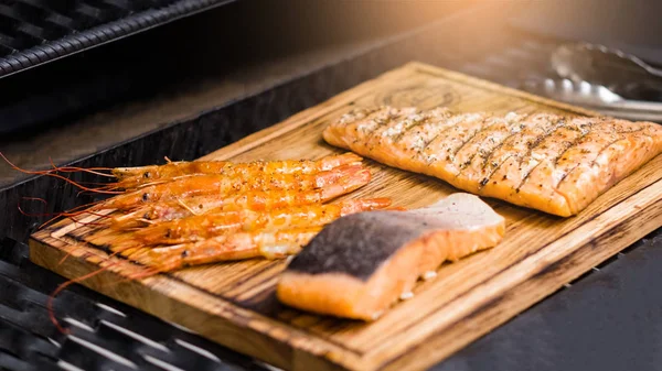 Restaurante de mariscos salmón ahumado langoustines — Foto de Stock