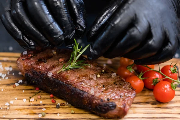 Filete menú striploin steak chef carne de res — Foto de Stock
