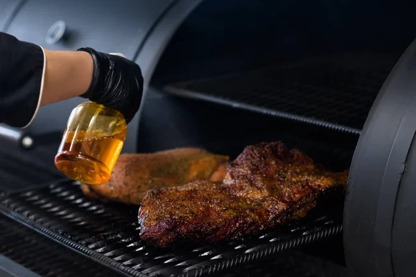 Professionale cucina elettrodomestico carne barbecue fumatore — Foto Stock