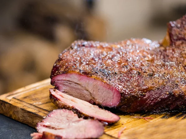 Grill étterem menü meleg füstölt marhahús szegyhús — Stock Fotó