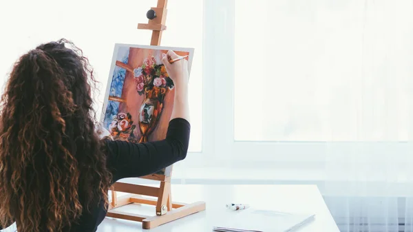 Creativiteit inspiratie Lady stilleven schilderen — Stockfoto