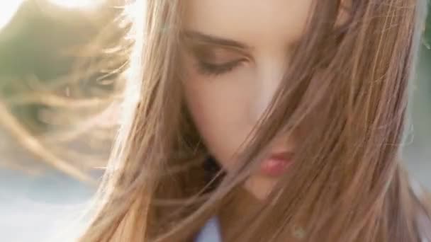 Hüzün pişman genç kız düşünceleri hayal kırıklığına — Stok video
