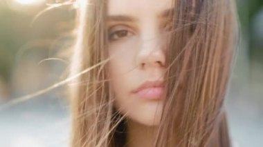 kadın gücü gücü kendinden emin bağımsız bir görünüm