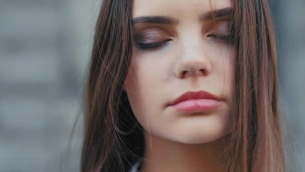 Adolescente cuidados da pele pacífica relaxado menina natural — Vídeo de Stock