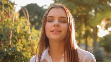 doğa parkı yürüyüş moda modelleme romantik kız