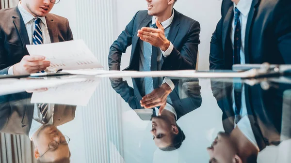 Reunião corporativa conferência de parceiros de negócios — Fotografia de Stock