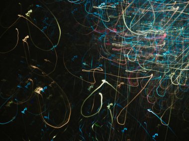 bulanıklık sarı mavi pembe girdap çizgiler renkli duman