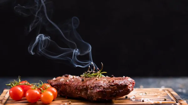 Steakhouse menü hátszín steak marhahús hús rozmaring — Stock Fotó
