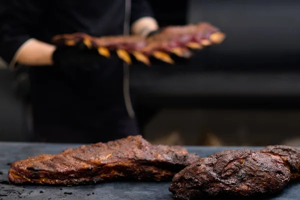 Parrilla restaurante cocina ahumado costillas de cerdo cocina — Foto de Stock