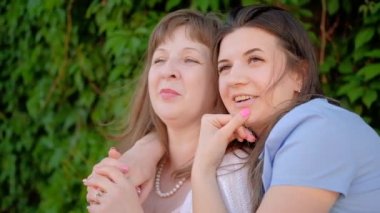 anne kızı konuşma güven destek bakım