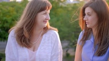 aile konuşmak güven bilgelik bakım anne kızı