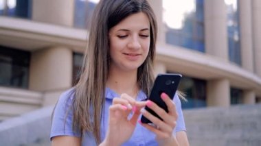 modern teknoloji online iletişim kadın