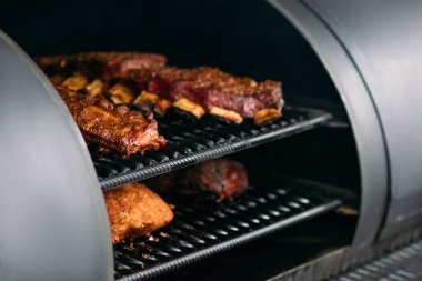 profesyonel mutfak aletleri et bbq sigara içen