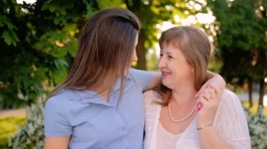 aile birliği sevgi bakım sevgi anne kızı