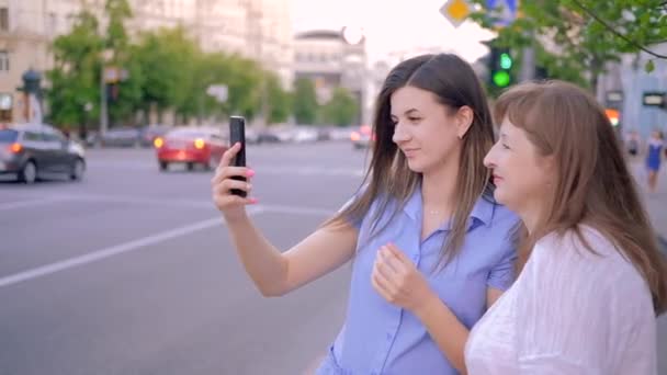 Bilgi teknolojisi yeni cihaz testi selfie — Stok video
