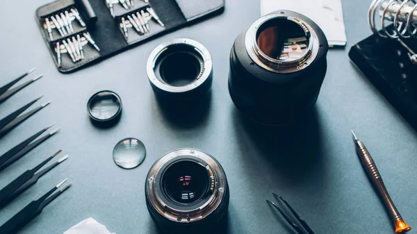 Elektronische apparaatservice fotocamera lens reparatie — Stockfoto