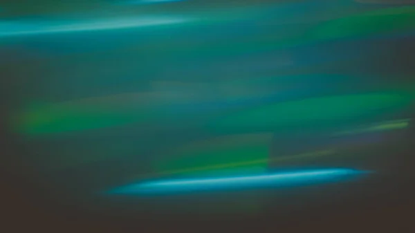 Luzes desfocadas vazamento verde azul manchado traços — Fotografia de Stock