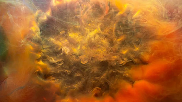 Dampffluss mysteriöser Dunst verschwimmt mit orangefarbenem Smog — Stockfoto