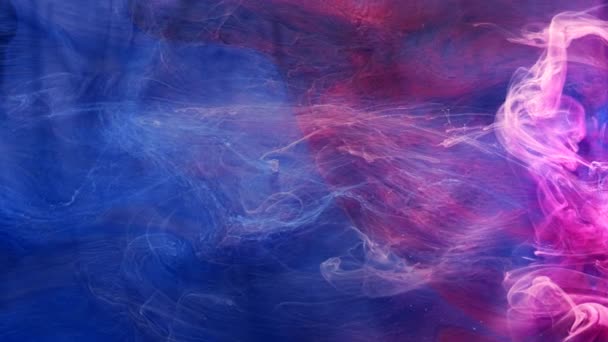 Rauch fließt magisches Gift blau rosa Farbmix — Stockvideo