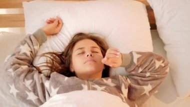 tembel pazar sabahı huzurlu ev eğlence rahat