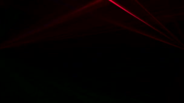 Lichtstrahlen blitzen Laser Leistung neonrosa Lichter — Stockvideo
