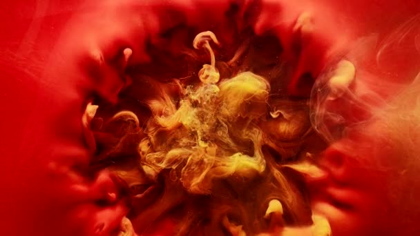 Краска движения фантазии облако красный желтые чернила смесь — стоковое видео