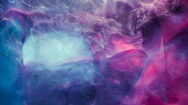 Fuga de vapor misteriosa neblina azul magenta fluido gas — Foto de Stock