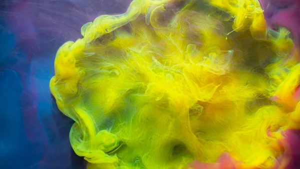 mürekkep su patlaması fantezi bulut sarı boya akışı