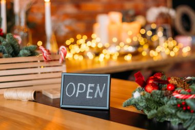 çiçekçi hediye zanaat stüdyo karşılama işareti açık