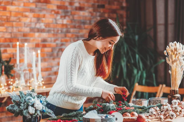 Fiorista casa affari creativo signora decorazione — Foto Stock