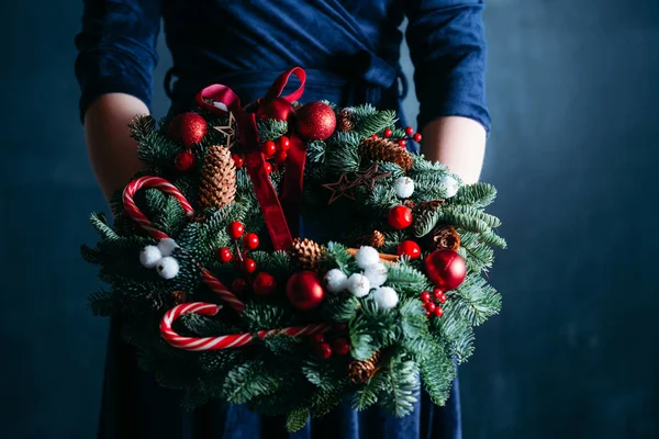Neues jahr party geschenk handgemachter weihnachtskranz — Stockfoto