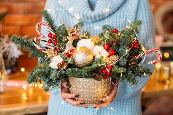 Decoración de Navidad hecha a mano abeto bastones de caramelo — Foto de Stock