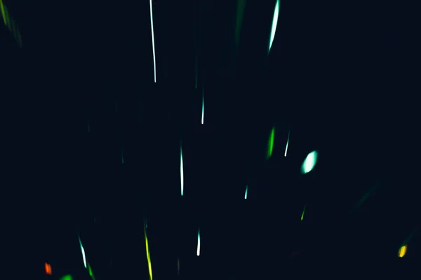 Groene gloeiende beroertes vallende vuurwerk sparkles — Stockfoto
