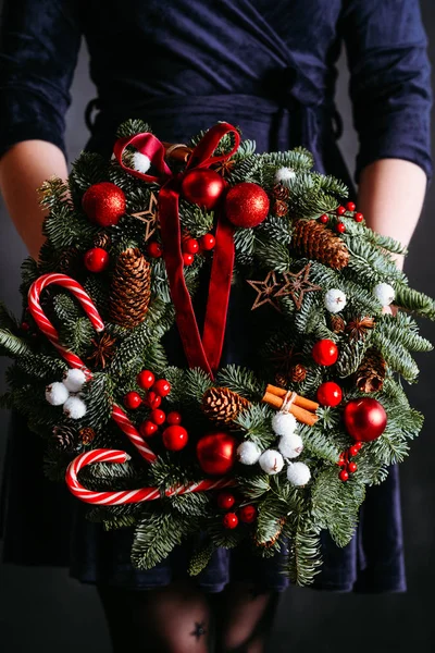 Floristik Geschenk-Lieferservice Weihnachtskranz — Stockfoto