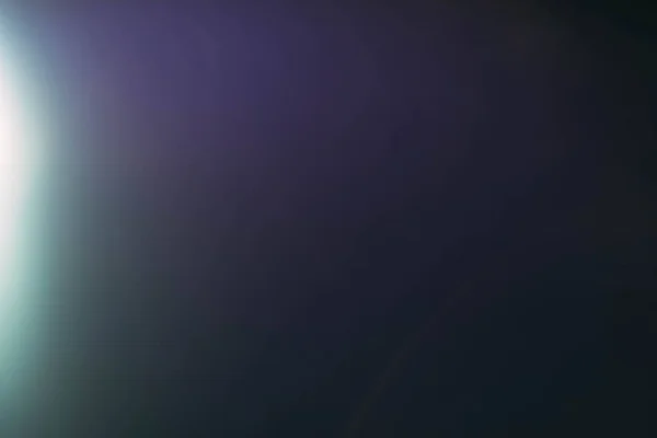 White glow dark purple background lens flare light — Stock Photo, Image