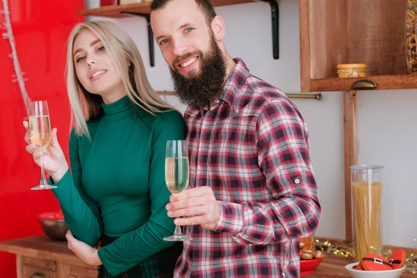 Romântico feriado celebração casal champanhe — Fotografia de Stock