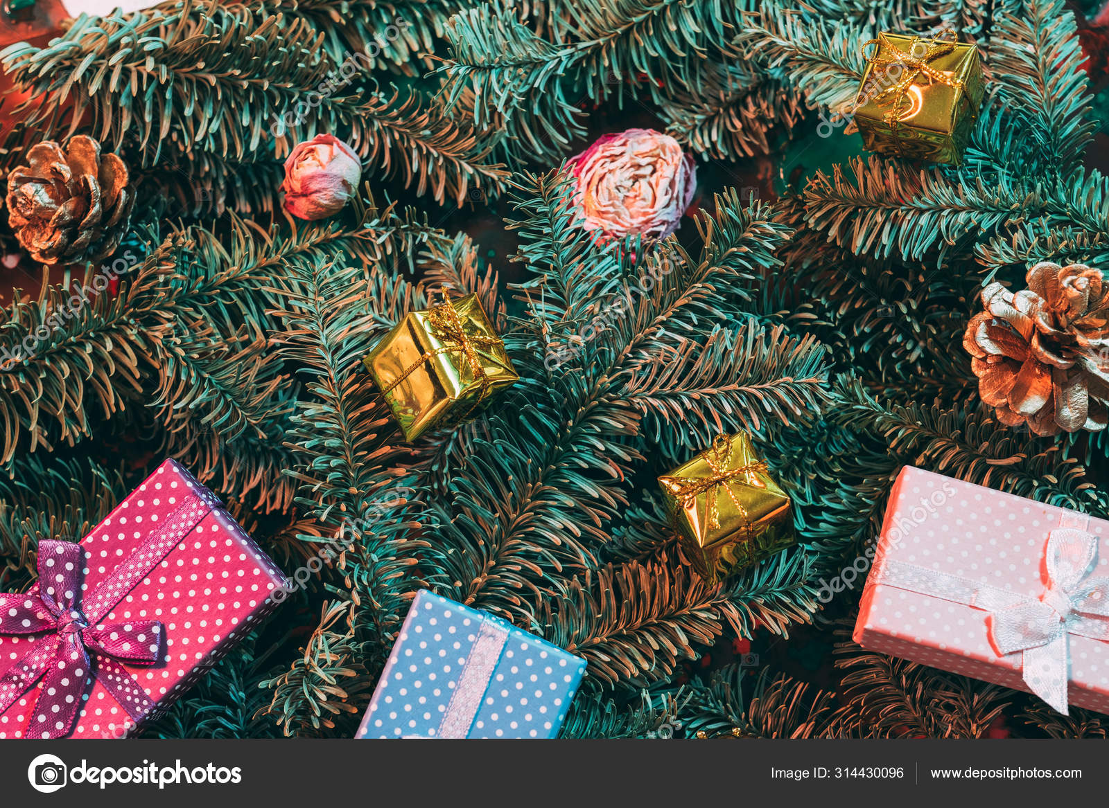 Winter holidays christmas tree dry rose buds gift Stock Photo by ©golubovy 314430096