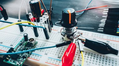 Elektronik mühendisliği ekmek tahtası kabloları