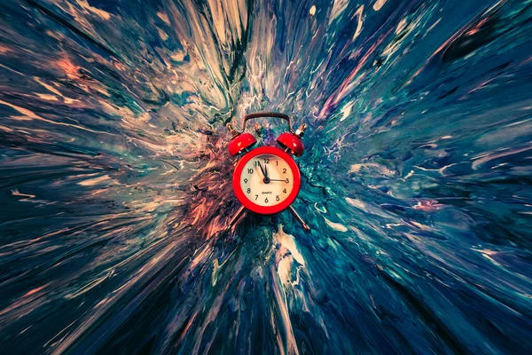 Час літає червоний будильник фарба сплеск ефект мистецтво — стокове фото
