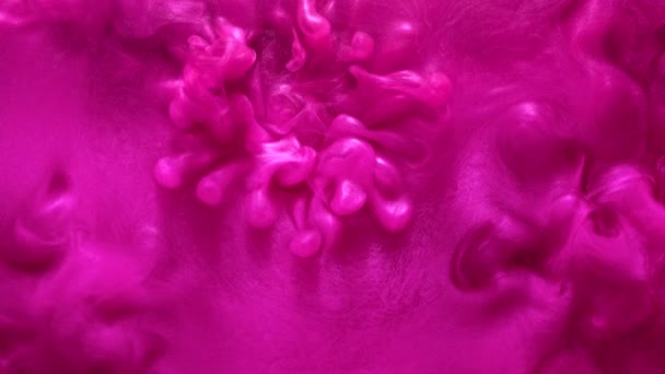 Движение пурпурной жидкости с эффектом взрыва — стоковое видео