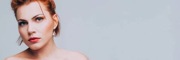Жіночий портрет краси жінка голі плечі — стокове фото
